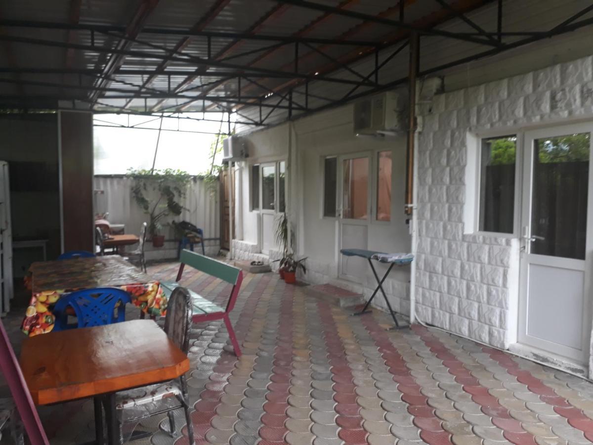 Гостевой Дом У Левы Hotel Gagra Exterior photo