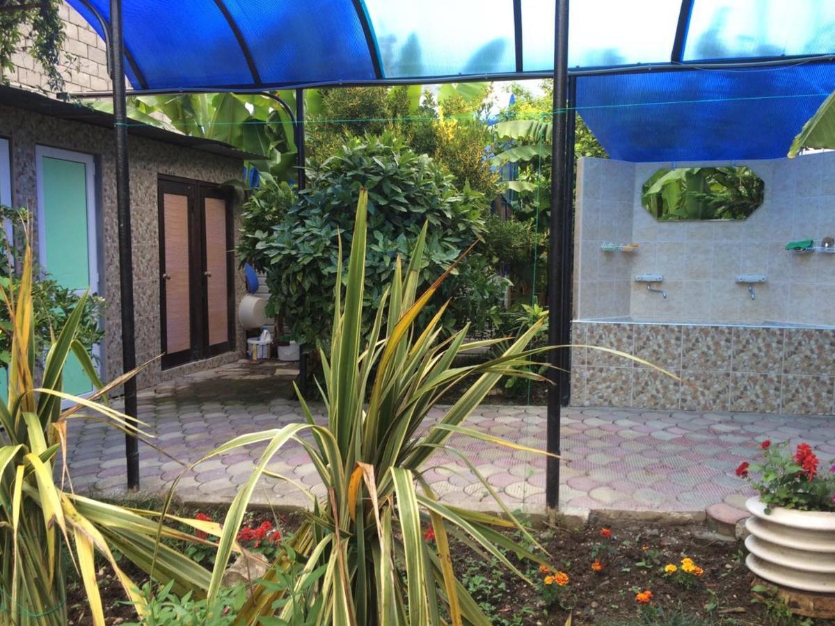 Гостевой Дом У Левы Hotel Gagra Exterior photo