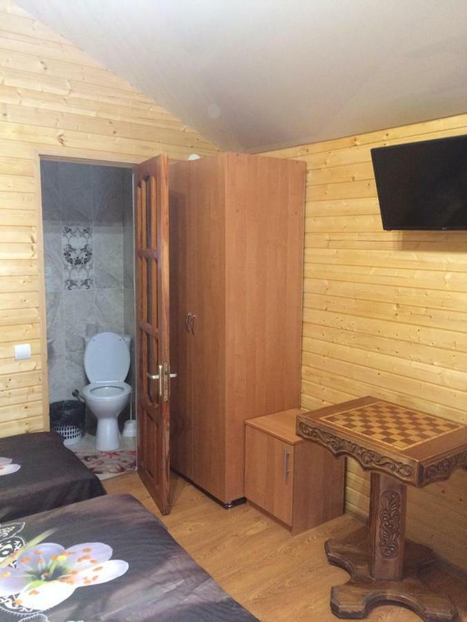 Гостевой Дом У Левы Hotel Gagra Exterior photo