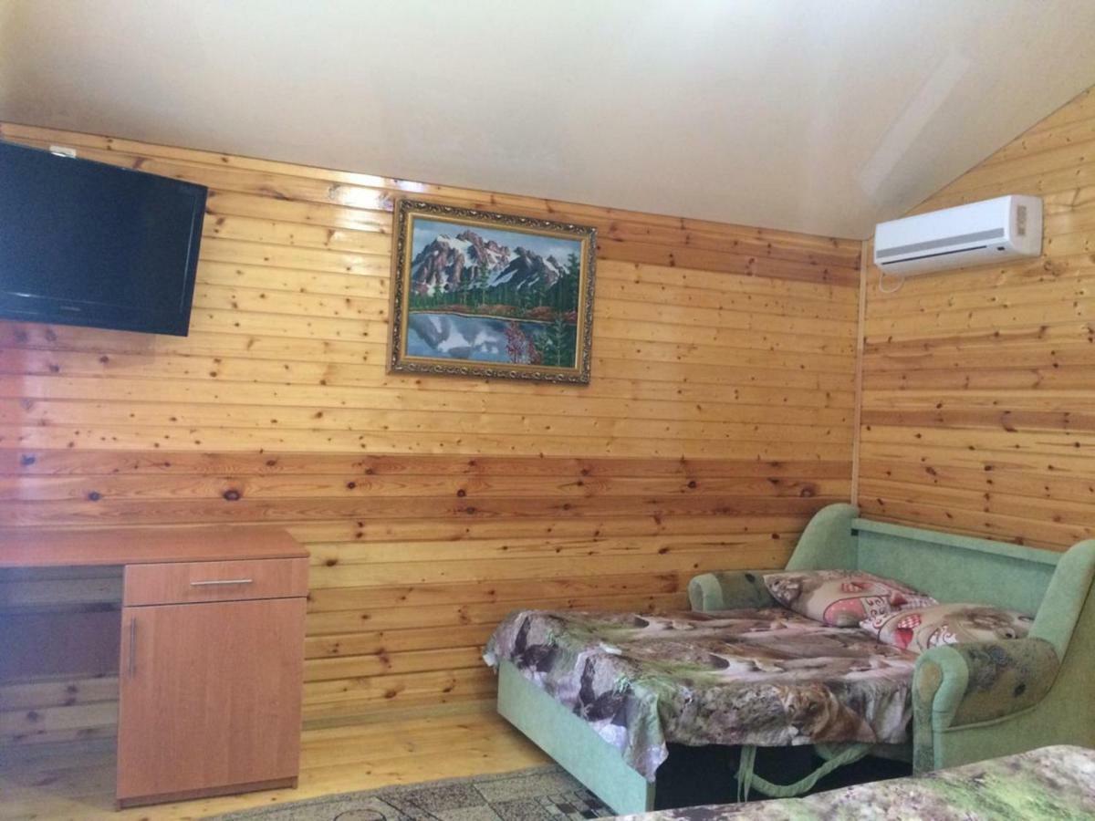 Гостевой Дом У Левы Hotel Gagra Exterior photo