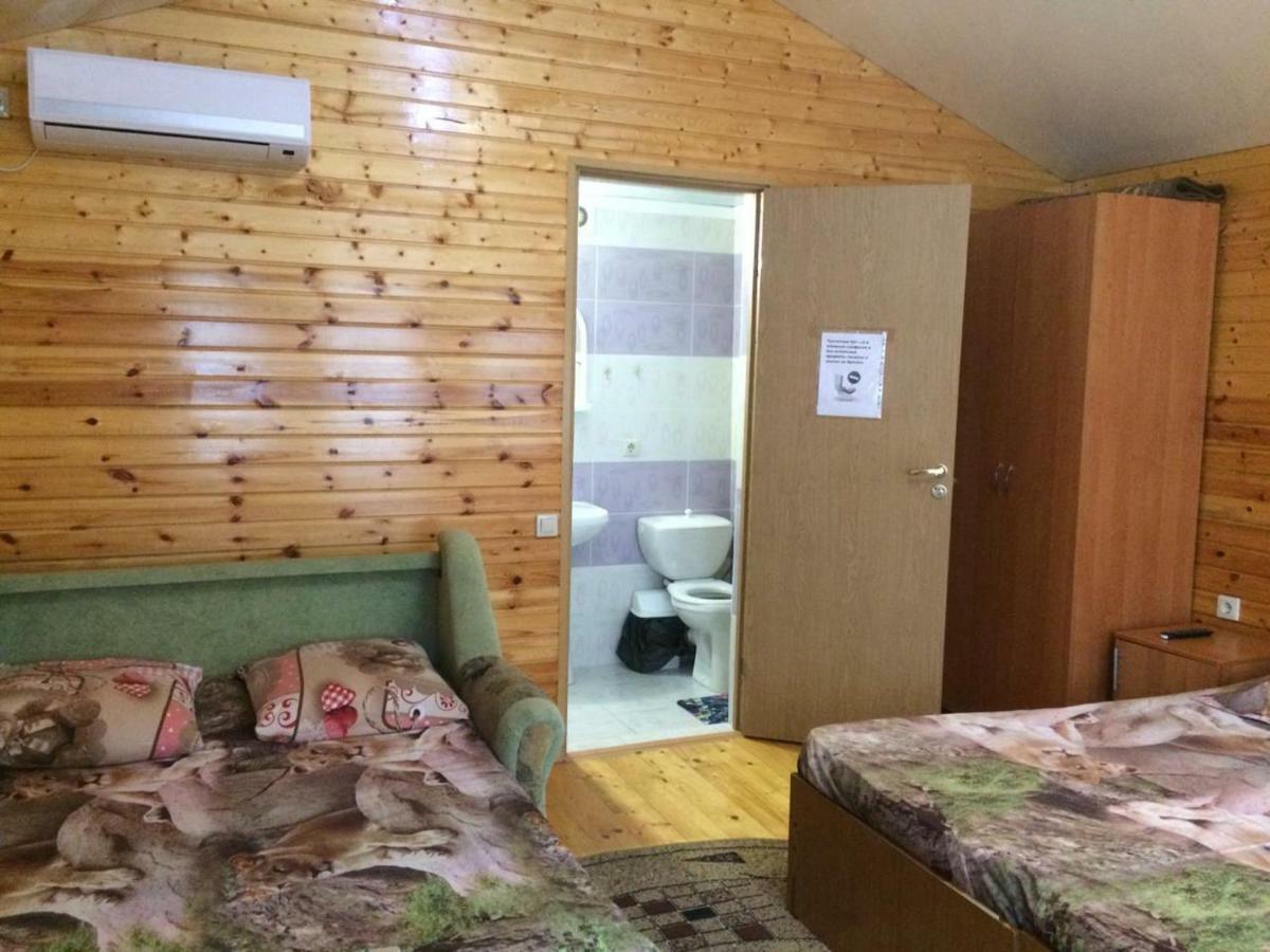Гостевой Дом У Левы Hotel Gagra Exterior photo