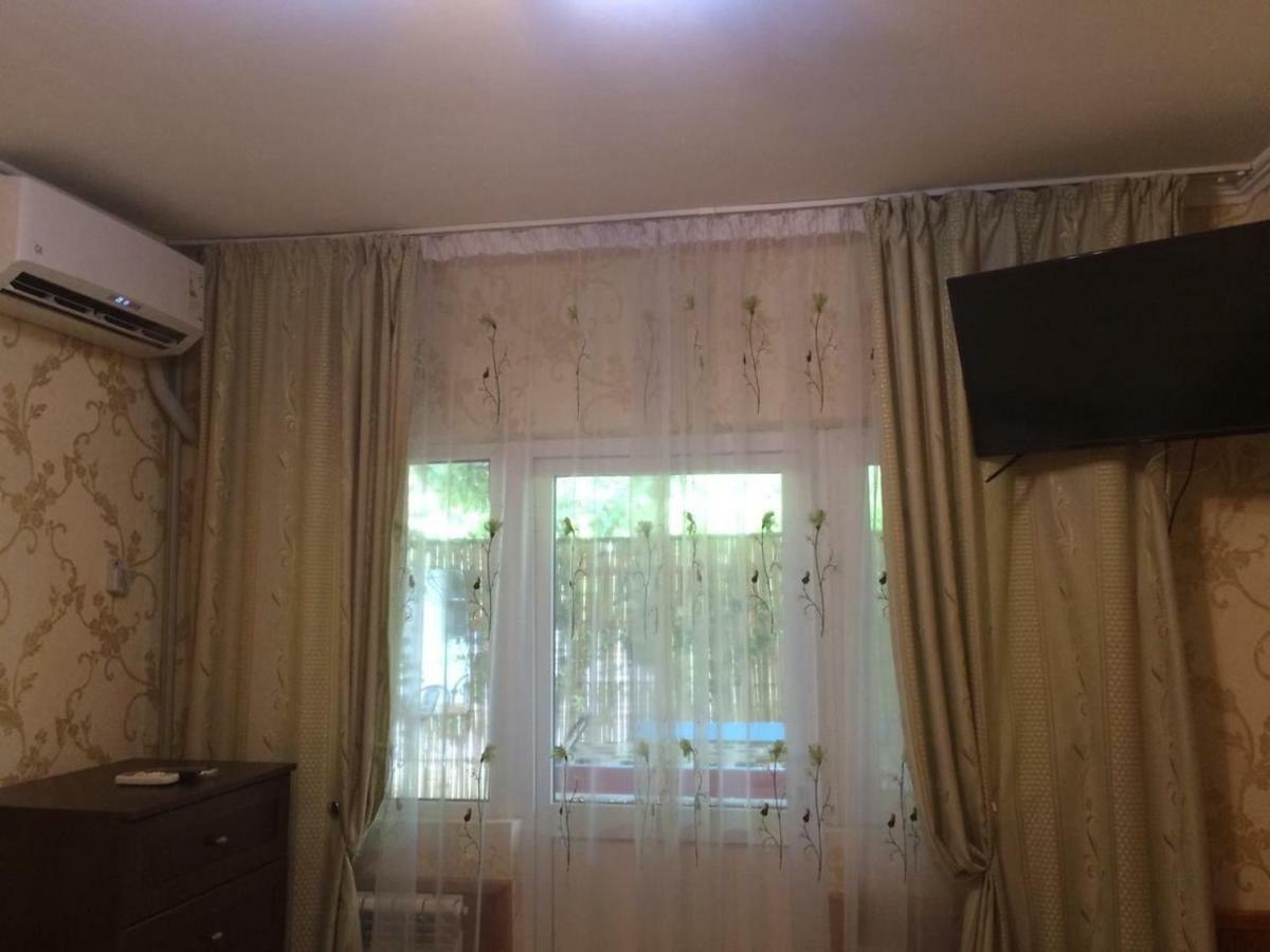 Гостевой Дом У Левы Hotel Gagra Exterior photo
