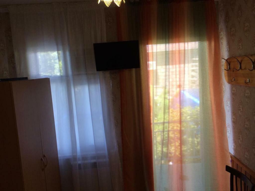 Гостевой Дом У Левы Hotel Gagra Exterior photo